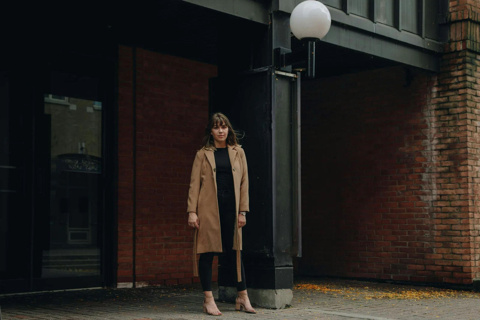 How to Choose a Women’s Trench Coat That Fits Your Height and Shape